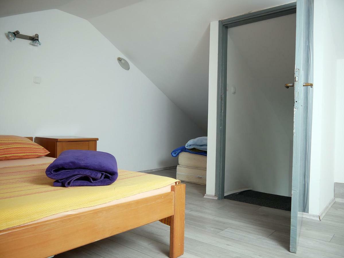 Apartment Gaga And Nia Krk Town Exterior foto